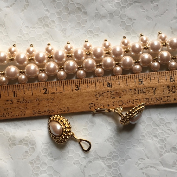 Vintage MONET Clip On Earrings & Off Write Pearls Classic Style - Picture 7 of 8